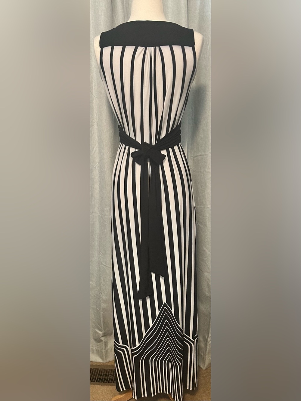 new directions Black and White Vertical Stripe V‑Neck Maxi Dress - Picture 3 of 7
